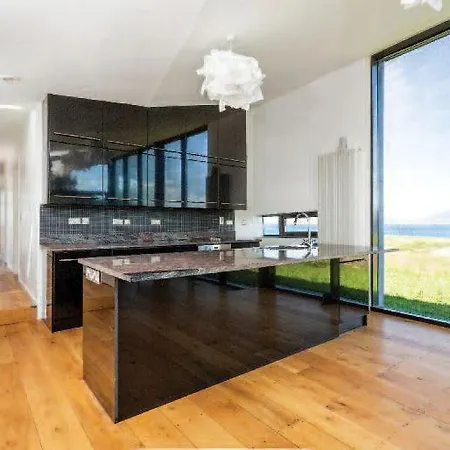 Tuath Na Mara Villa